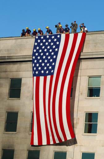 Large US flag on the side of the Pentagon building